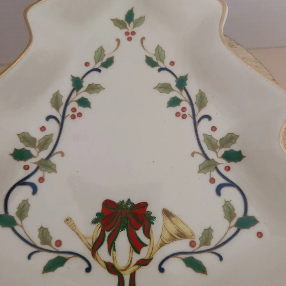 Mikasa Christmas Tree Candy Nut Dish Holiday Elegance Porcelain Gold Trim‎ FK001